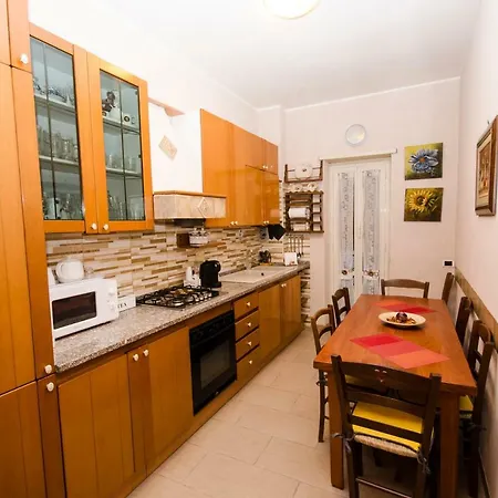 Hello Rose - Intero アパート *